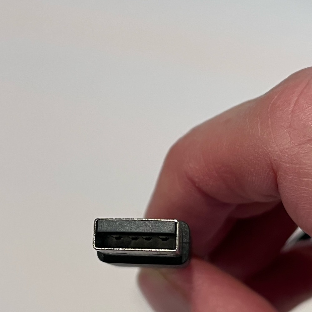 Fit bit charge 4 charger - Picture 6 of 6